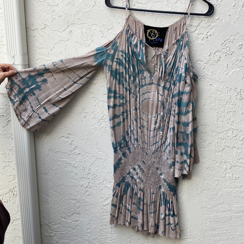 Life,small,cold shoulder dress Taupe and teal print. Cold shoulder.